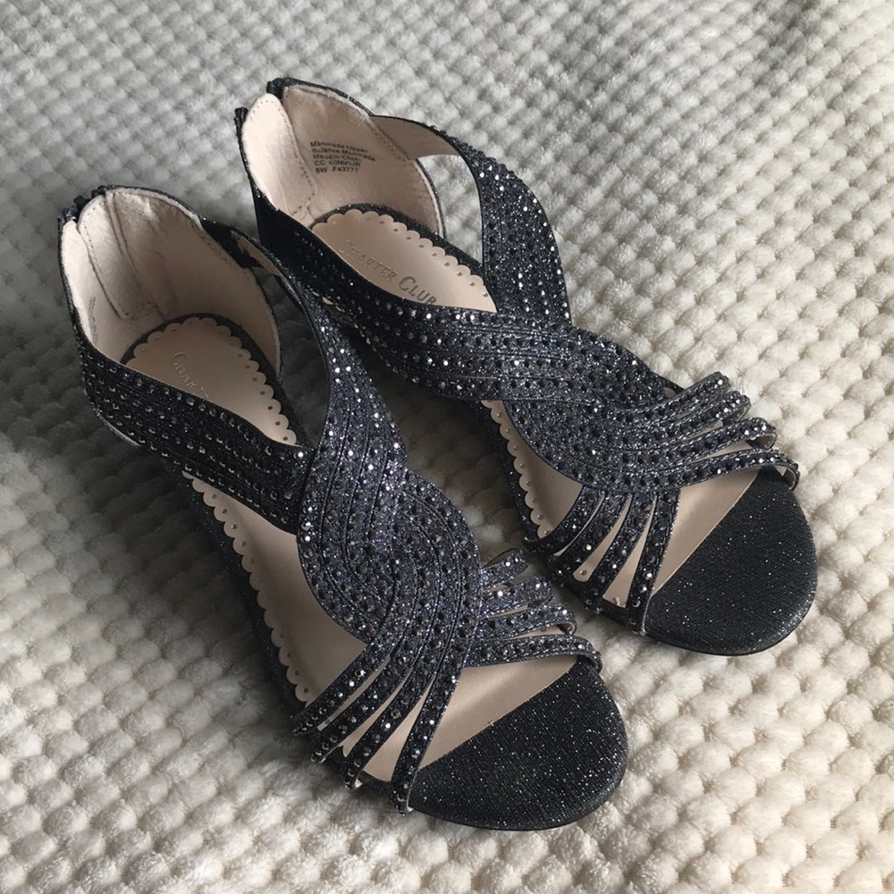 Charter Club Elegant Ginifurf pewter Women's Sandals Brand New in box Size 8W
